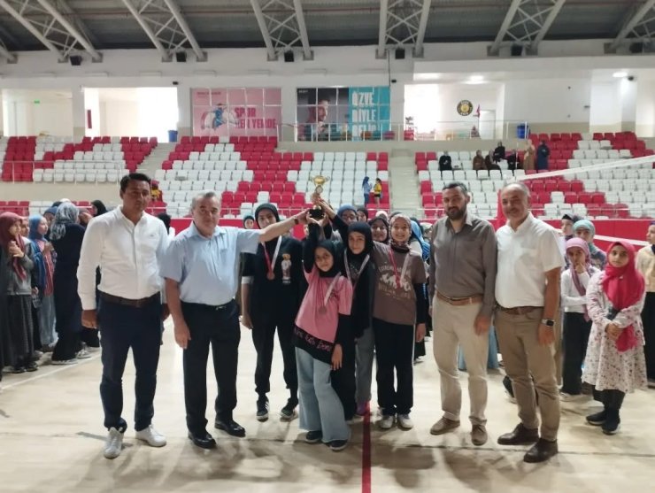 Kur’an kursu öğrencileri katıldığı voleybol turnuvası