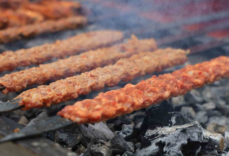 Adana Kebabında karbonat, hamur ve ekmek hilesine dikkat