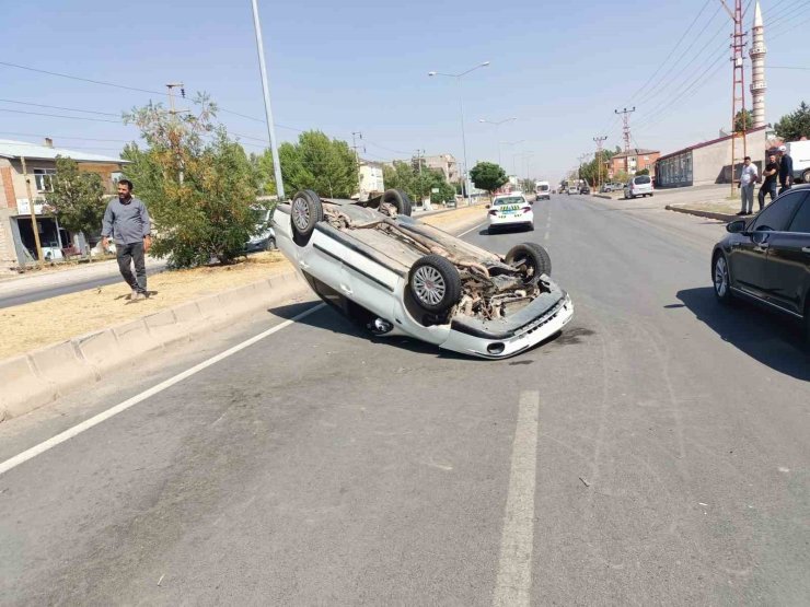 Patnos’ta takla atan araç sürücüsü ölümden döndü