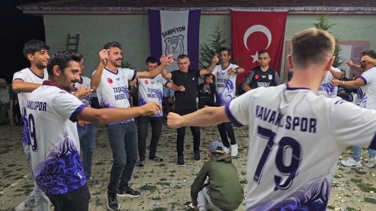 Kavaklı Spor şampiyonluğu coşkuyla kutladı