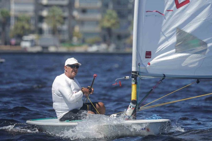 İzmir’de yelken festivali başladı: ILCA Master Türkiye Şampiyonası Karşıyaka’da düzenleniyor