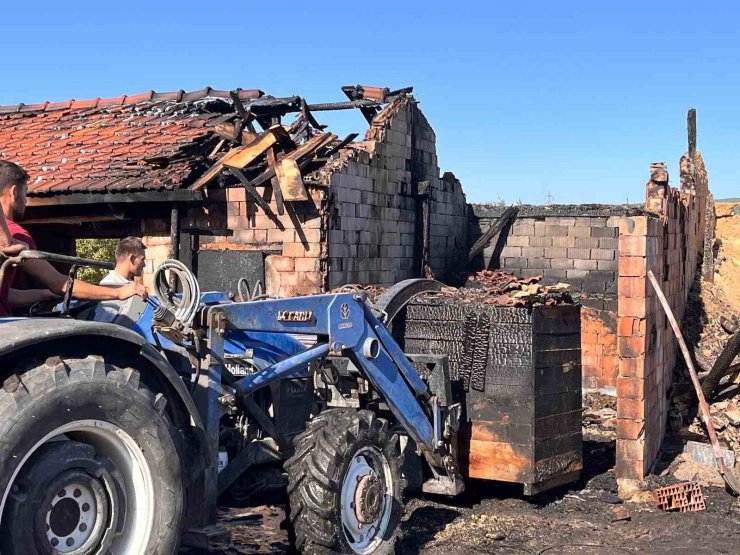 Domaniç’te hızar atölyesinde yangın
