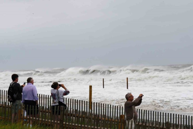 Erin Kasırgası ABD’nin doğu kıyılarını vurmaya başladı