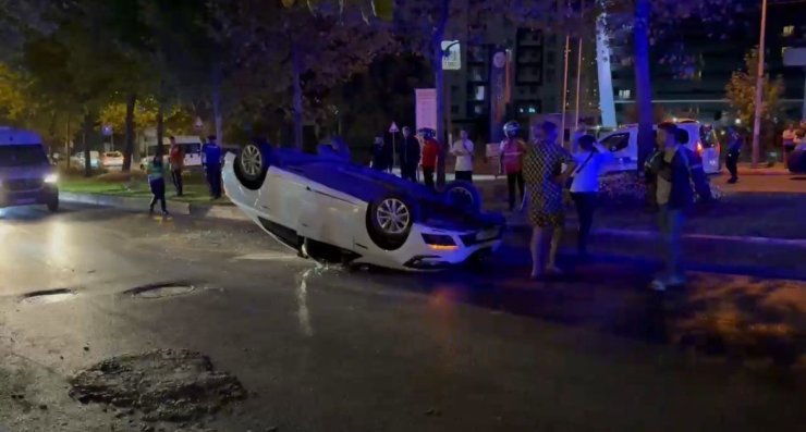 Esenyurt’ta sürücüsünün direksiyon hakimiyetini kaybettiği otomobil takla attı