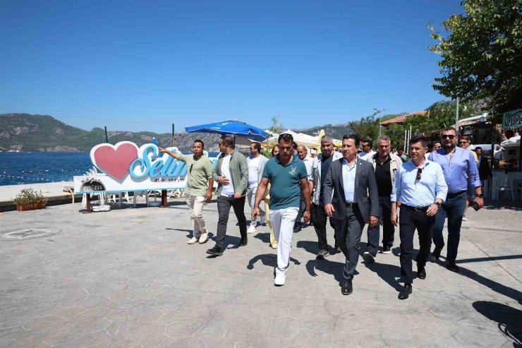 Başkan Aras Marmaris’te vatandaşlarla bir araya geldi