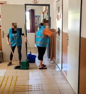 Cezaevindeki kadınlar, öğrenciler için temizlik yaptı