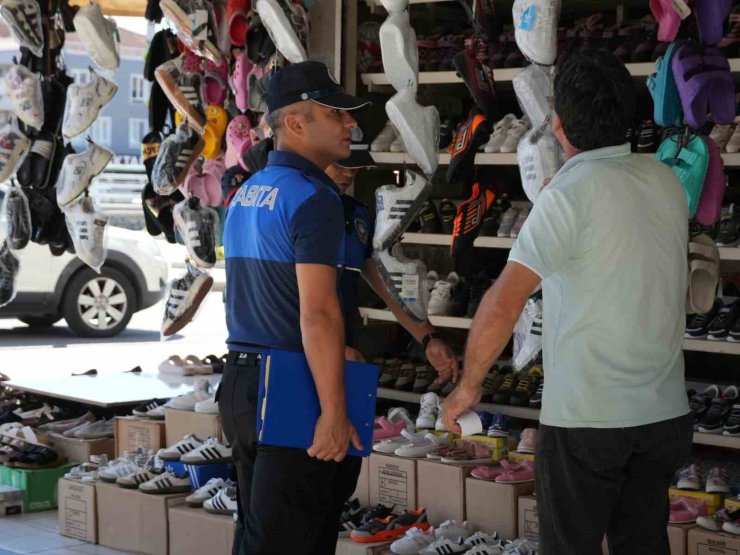 Düzce’de Zabıta ekipleri kaldırım işgaline geçit vermiyor