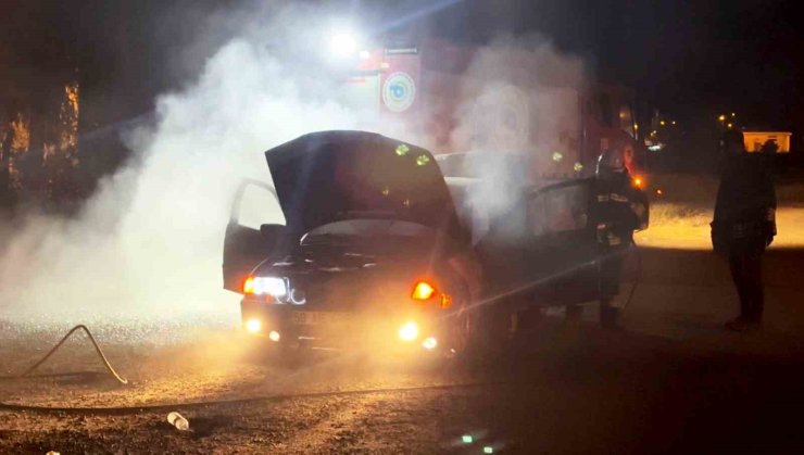 Tekirdağ’da park halindeki otomobil yandı