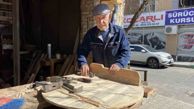 75 yaşındaki marangoz ustası Şentürk: "Eti senin kemiği benim dönemi bitti"