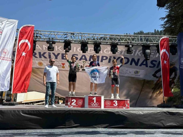 Akhisarlı bisikletçilerden önemli başarı