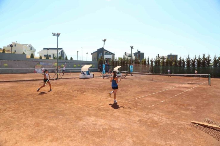 Nilüfer’de genç raketler mücadele etti