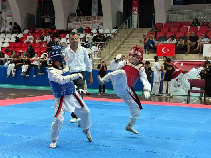 Aydın’da Minikler Taekwondo Şampiyonası İl Seçmeleri gerçekleştirildi