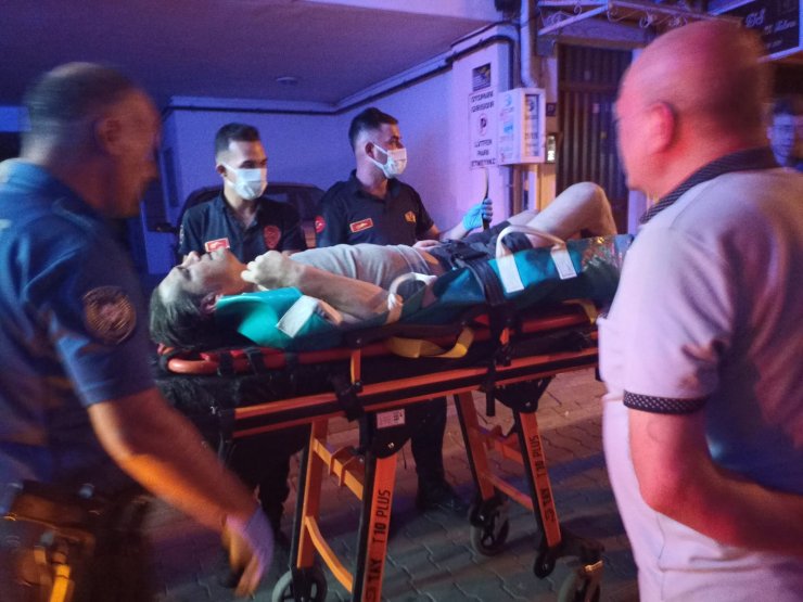 Evde düşen şahsın imdadına polis ve itfaiye ekipleri yetişti