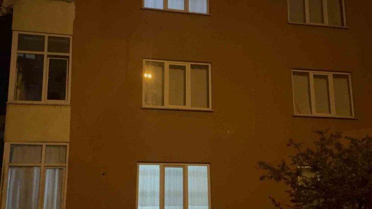 Karısını öldürüp, kendini vurdu