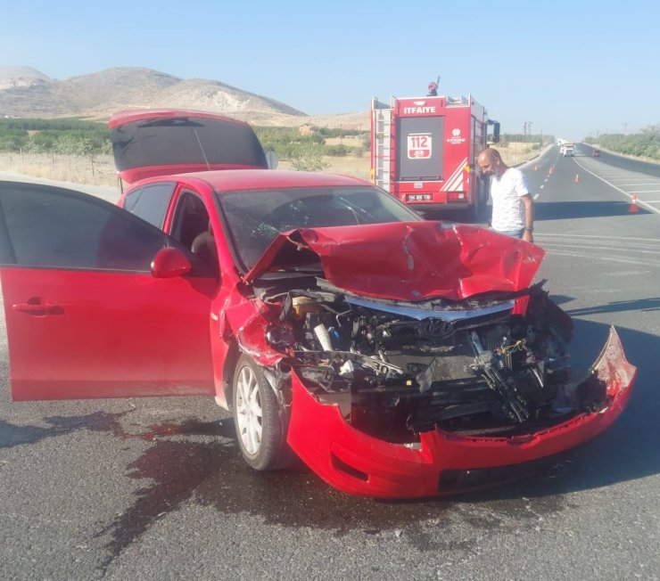 Malatya’da tır ile otomobil çarpıştı: 4 yaralı
