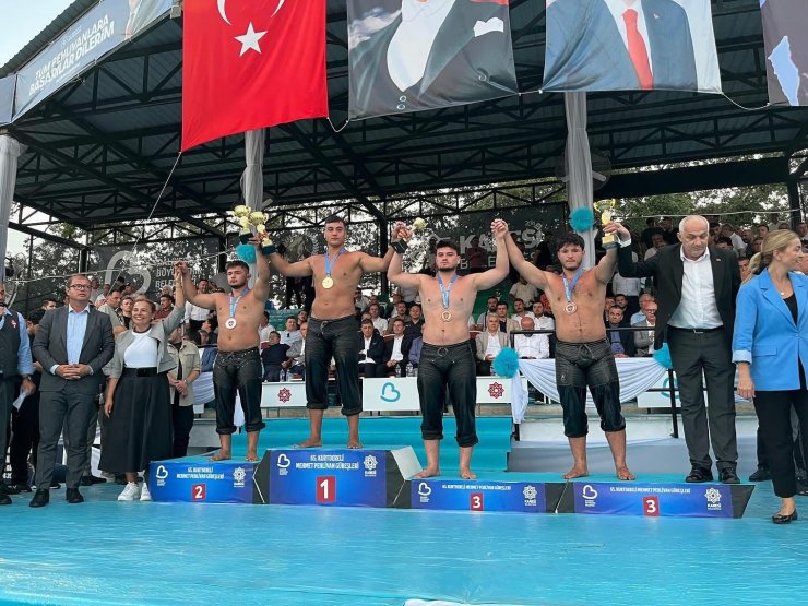 Kulalı pehlivan Türkiye Yağlı Güreş Ligi’nde şampiyon oldu