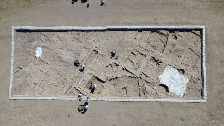 Karaman’da yaklaşık 10 bin yıllık sokak bulundu
