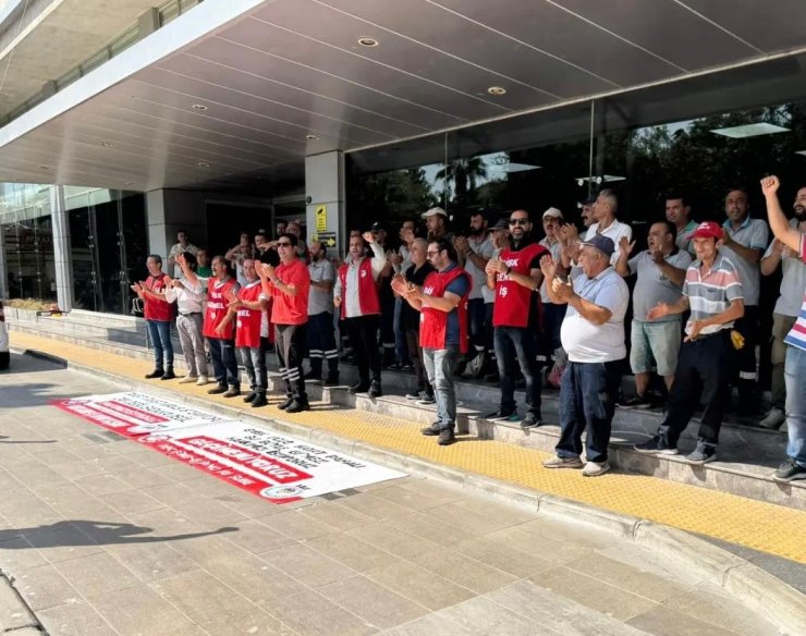 Karşıyaka Belediyesi’nde sular durulmuyor: İşçiler de memurlar da grevde