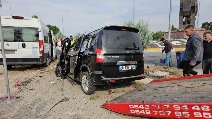 Sındırgı’da trafik kazası: 4 yaralı