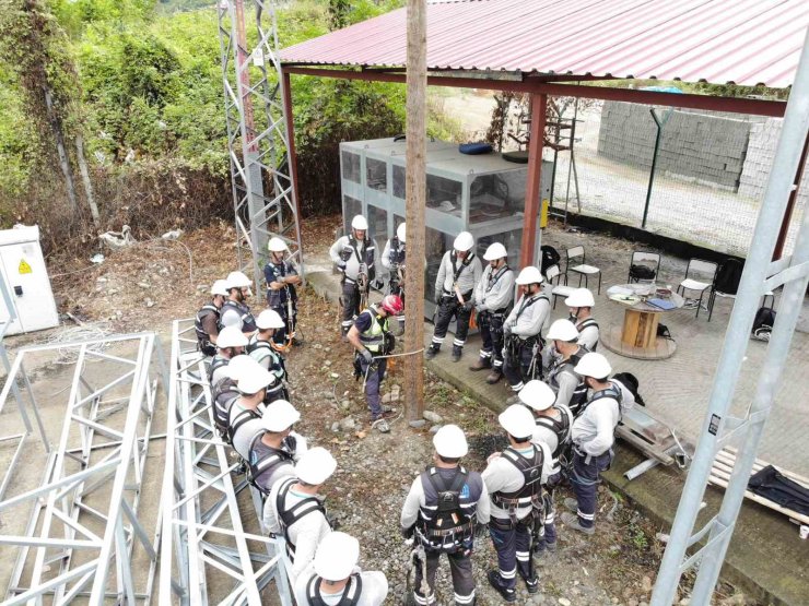 Çoruh EDAŞ’tan Saha Çalışanlarına ‘Yüksekte Güvenli Çalışma Eğitimi’