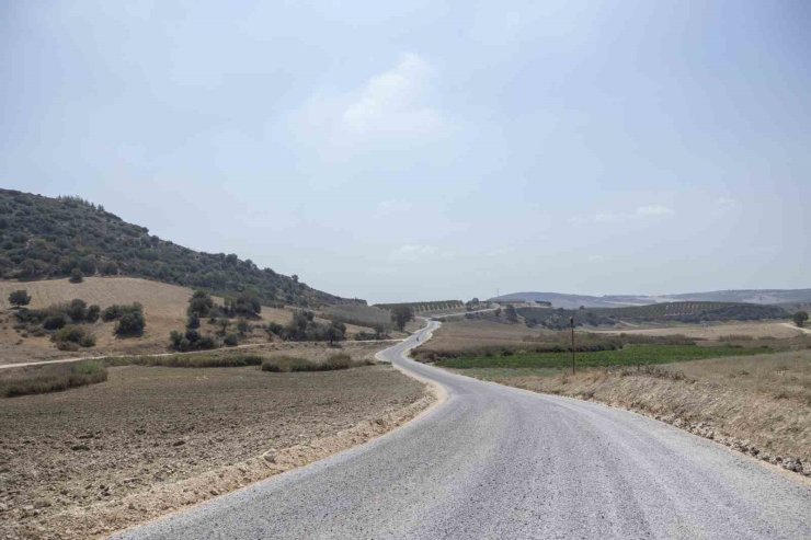 Büyükşehir, Tarsus’ta 5 mahalleyi bağlayan grup yolundaki çalışmasını tamamladı