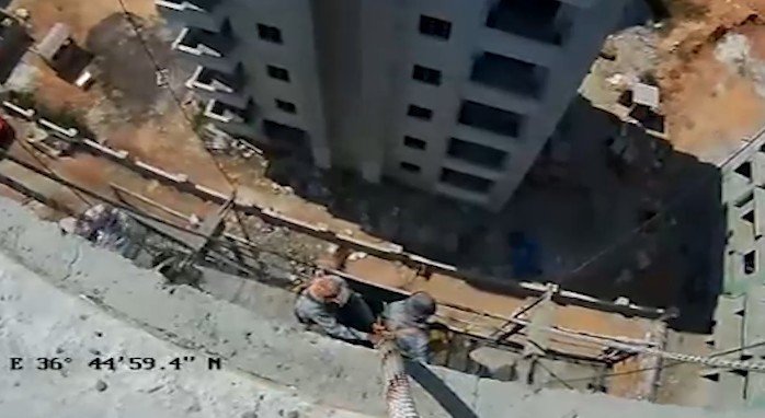 Mersin’de nefes kesen kurtarma operasyonu: 8’inci kattaki iskelede kalan işçiler kurtarıldı