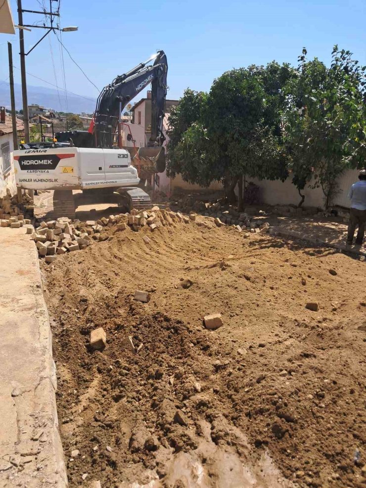 Sultanhisar’da yol yenileme çalışmaları devam ediyor