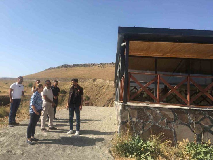 Susuz Şelalesi’nde çevre düzenlemesi yapılıyor