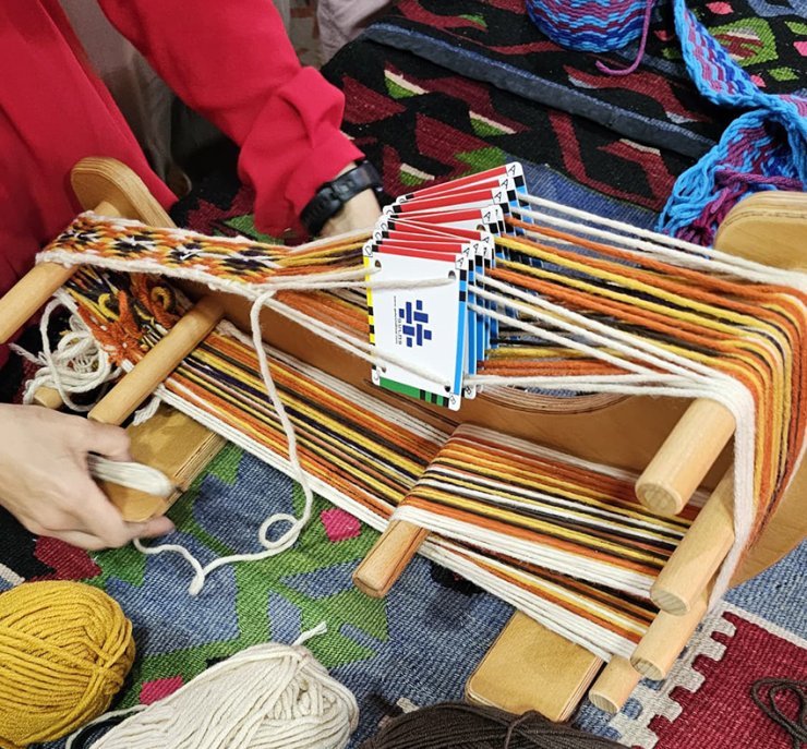 Eşme’de sanat ve geleneğin buluştuğu kilim çalıştayı