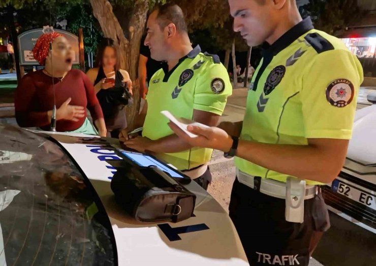 Alkollü kadın sürücü, kendini uyaran sürücüyü "Maganda" diye polise şikayet etti