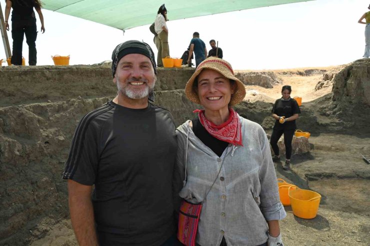 Eskişehir’deki arkeoloji çalışmalarına 3 yıldır gönüllü olarak katılıyor