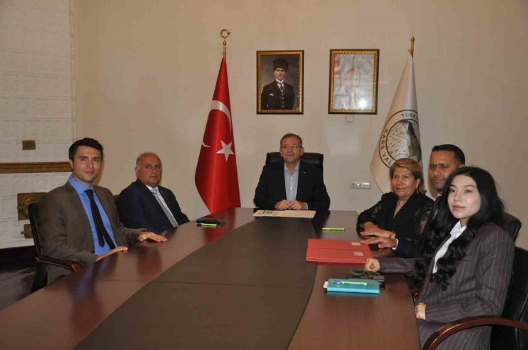 Kars’ta 2 derneğe destek