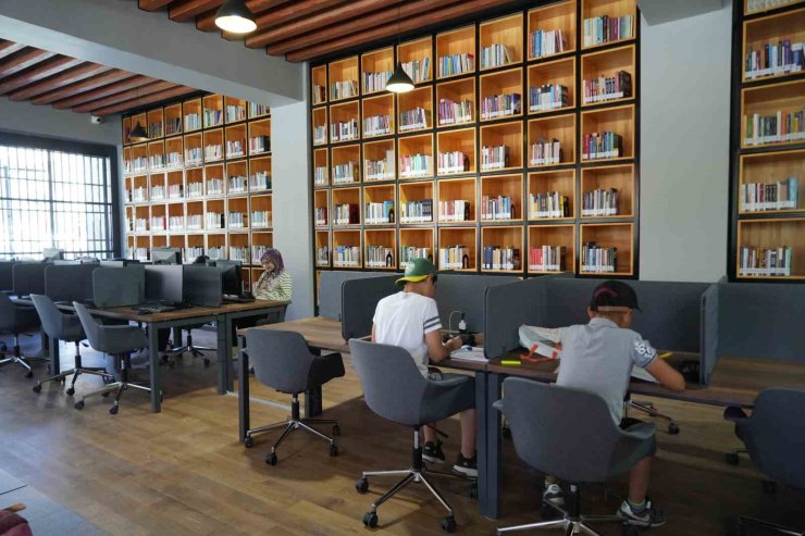 Niğde’de Yaşar Kaplan Kütüphanesi ve Dr. Müzeyyen Toker Kadın Yaşam Merkezi açıldı