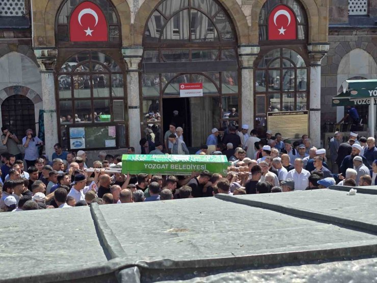 Denizde boğularak can veren gençler Yozgat’ta son yolculuğuna uğurlandı