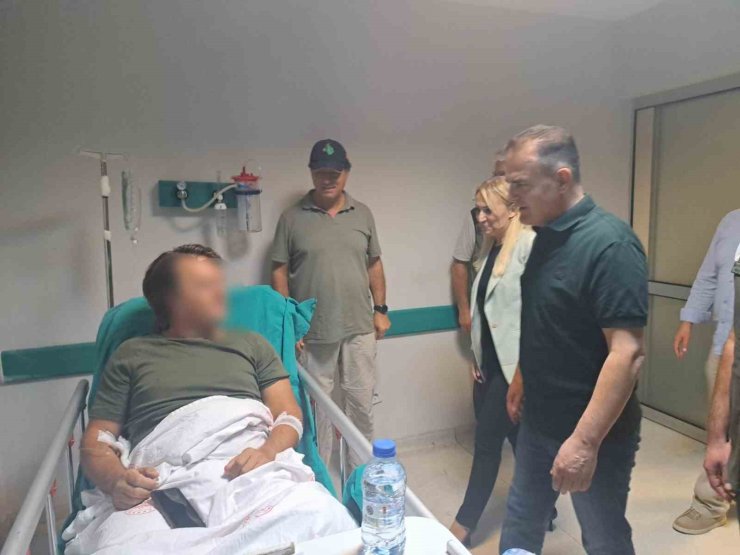 Vali Akbıyık yaralı pilotu ziyaret etti