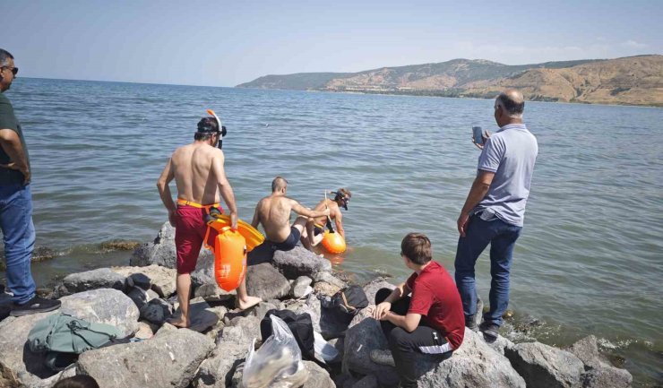 30 Ağustos’ta Van Gölü’nde 6 kilometre yüzdüler