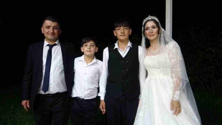 Kaçarak evlendiler, 17 yıl sonra düğünlerini yaptılar