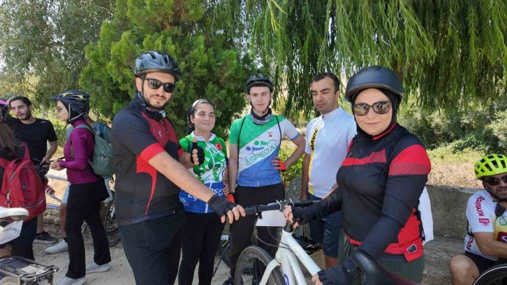 Tandem bisikletlerle umuda pedal çevirdiler