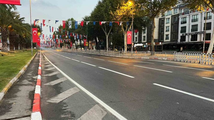 İstanbul’da 30 Ağustos Zafer Bayramı kutlamaları nedeniyle Vatan Caddesi trafiğe kapatıldı