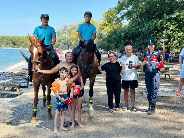 Kuşadası’nda jandarmadan KADES bilgilendirmesi