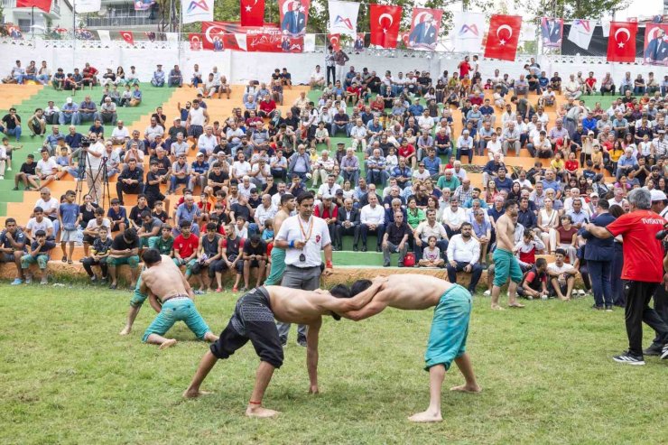 Mersin’de Zafer Bayramı kapsamında ‘Gözne Karakucak Güreşleri’ düzenlendi