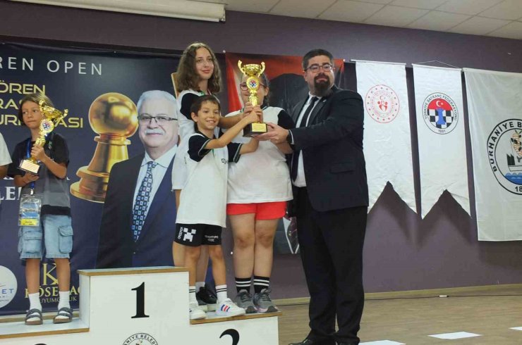 Balıkesir’de Burhaniye Ören Uluslararası Açık Satranç Turnuvası sona erdi
