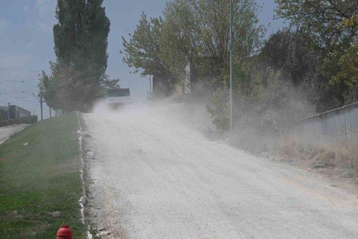 Baksan’daki alt yapı çalışmaları sonrası yollar toz duman