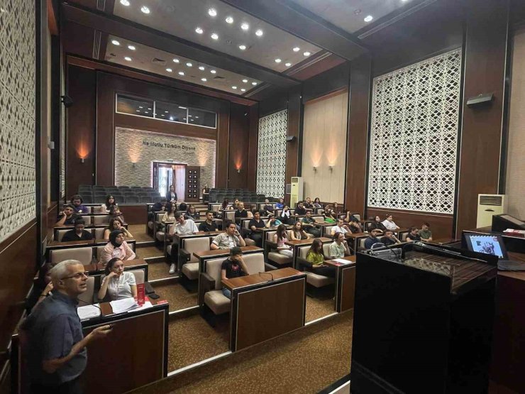 Keçiören Belediyesi’nden stajyer öğrencilere iş güvenliği eğitimi