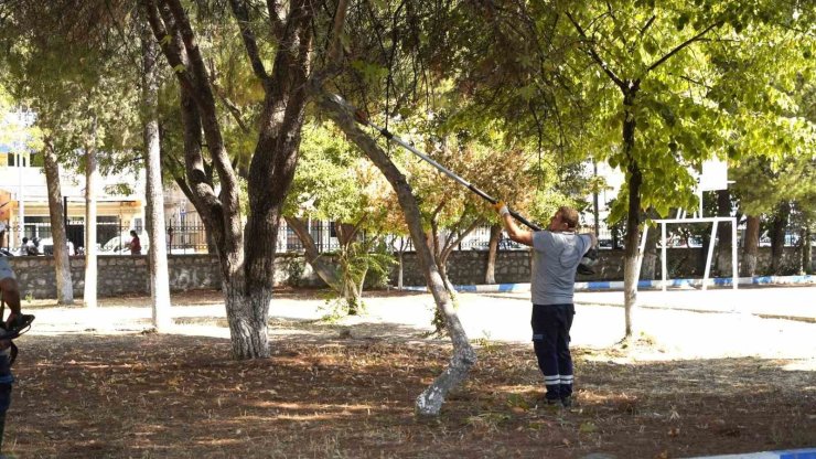 Yunusemre Belediyesi okullarda bakım çalışması yaptı
