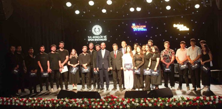 Yarışmacılar performanslarıyla hayran bıraktı