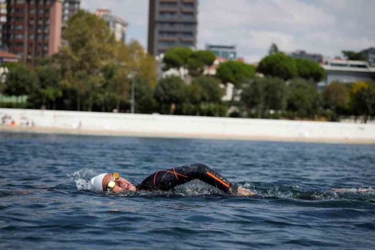 30 Ağustos Zafer Bayramı’nda İrem Sönmez’den 30 saatlik tarihi yüzüş