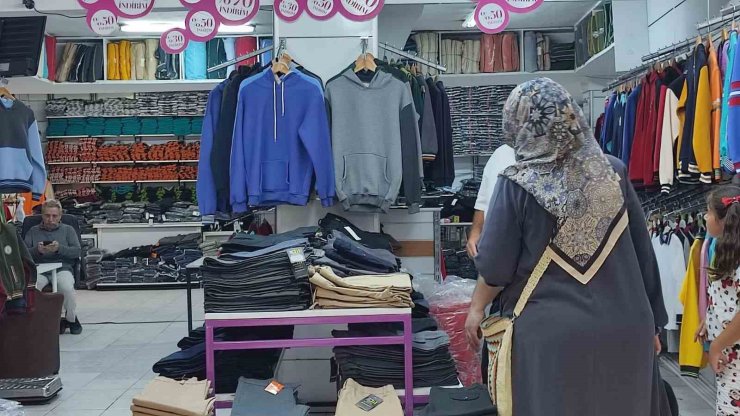 Ankara’da okul alışverişi hareketliliği başladı