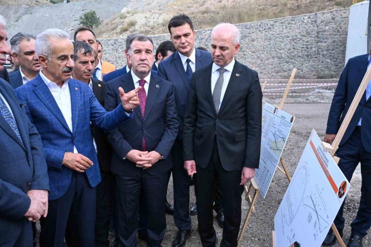 Bakan Uraloğlu, Kop Tüneli’ndeki çalışmaları yerinde inceledi