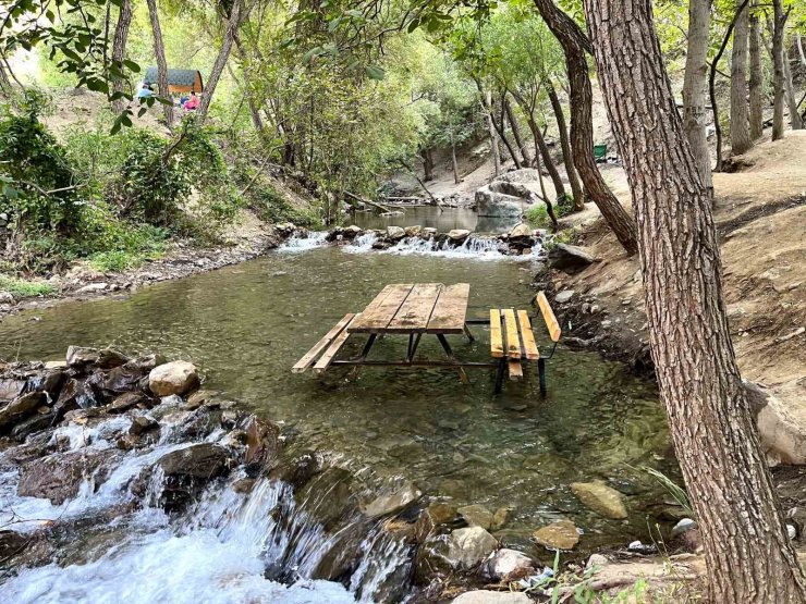 Teke Deresi güzelliği ile dikkat çekiyor